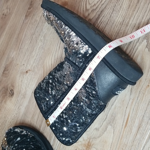 UGG Girls Black Silver Sequin Sparkle Warm Shimmer Shine Winter Boots Size 6 - Picture 10 of 12